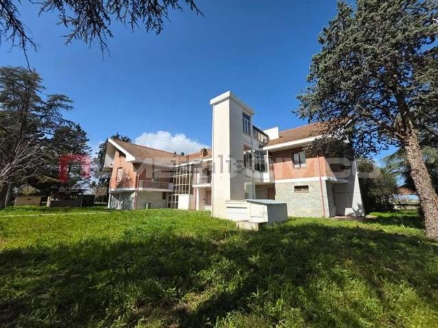 Case e ville in vendita di 1400 m²