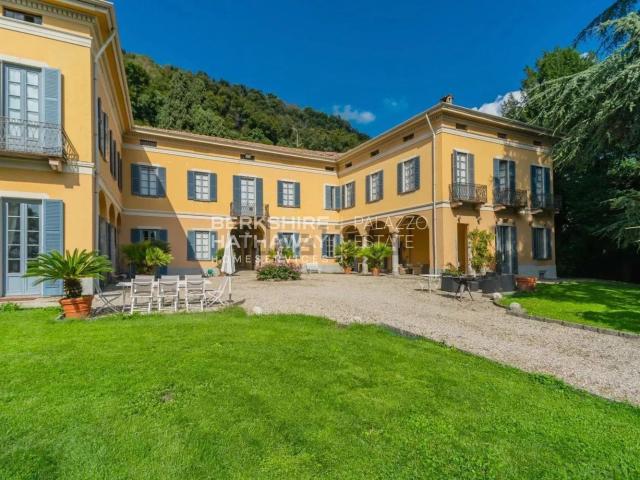 Case e ville in vendita di 1400 m²