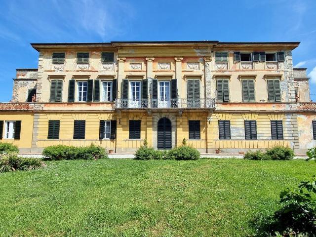 Case e ville in vendita di 1400 m²