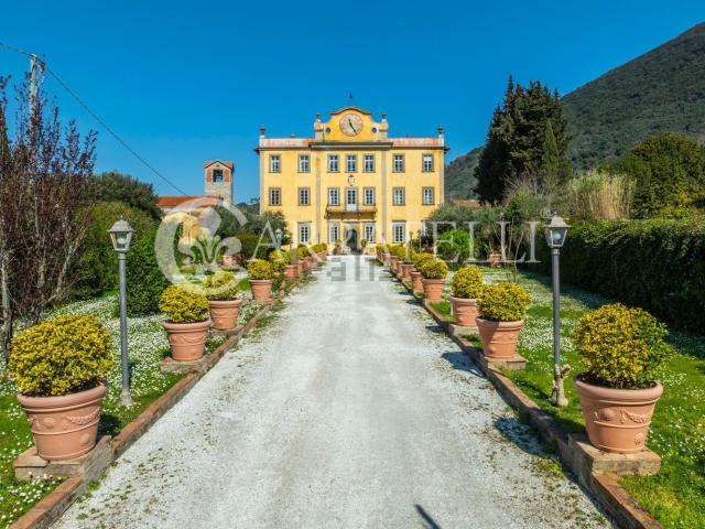 Case e ville in vendita di 1400 m² in Via di Cavina, 5