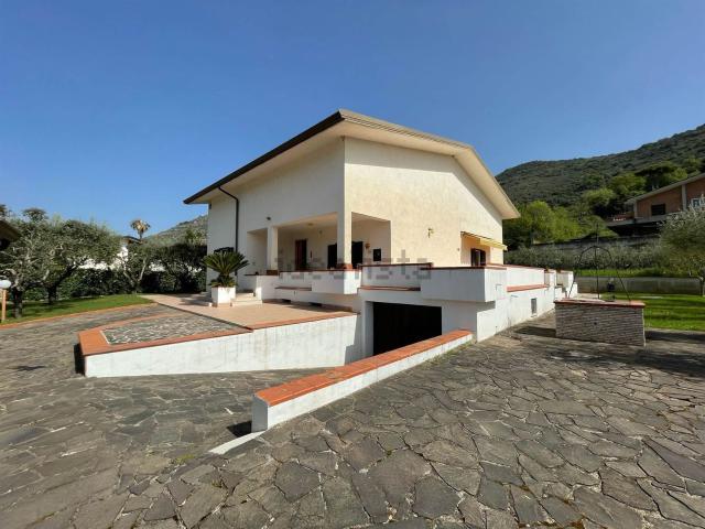 Case e ville in vendita di 140 m²