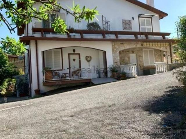 Case e ville in vendita di 140 m²