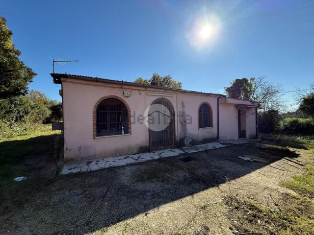 Case e ville in vendita di 140 m² in Via Colle Girello, 117