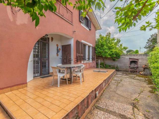 Case e ville in vendita di 140 m² in Via Colle del Pero