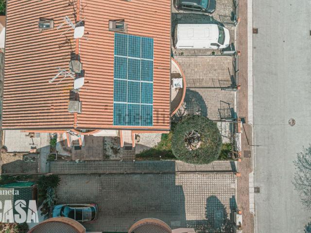 Case e ville in vendita di 140 m² in Via Corelli, 8