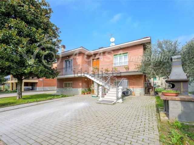 Case e ville in vendita di 140 m² in Via Camboara
