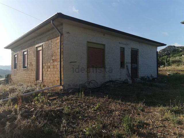 Case e ville in vendita di 140 m² in Via Caravaggio