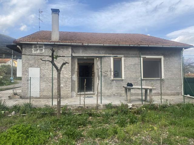 Case e ville in vendita di 140 m² in Via Casarinelli, 6