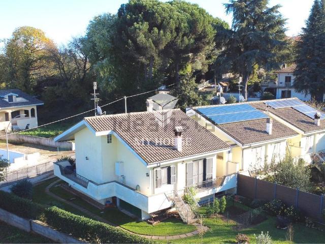 Case e ville in vendita di 140 m² in Via Casilina, 570