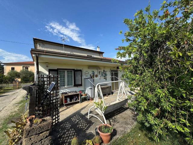 Case e ville in vendita di 140 m² in Via Casilina Nord, 105
