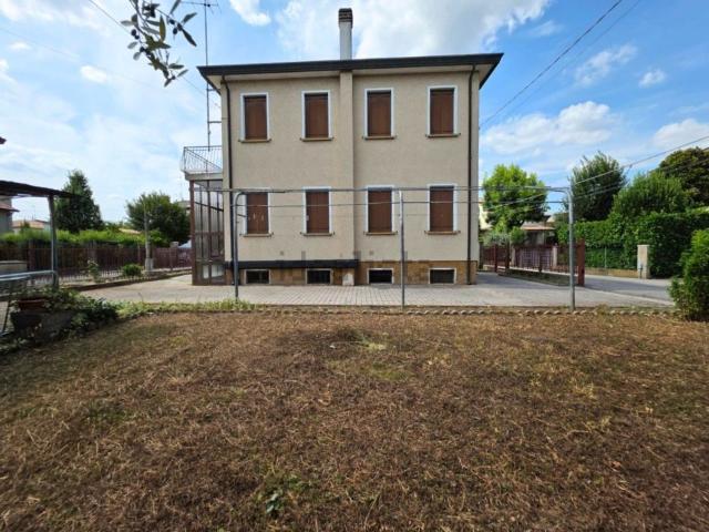 Case e ville in vendita di 140 m² in Via Castellana