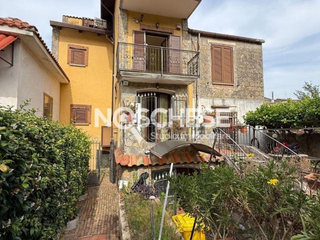Case e ville in vendita di 140 m² in Via Chiesa, 35