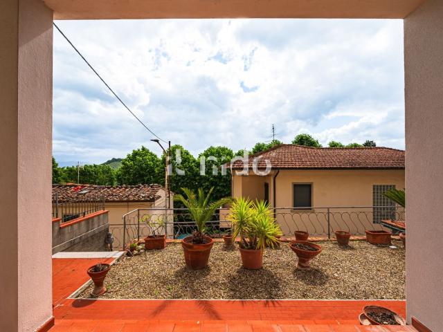 Case e ville in vendita di 140 m² in Via Chiti