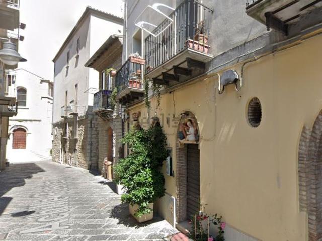 Case e ville in vendita di 140 m² in Via Achille Rosica