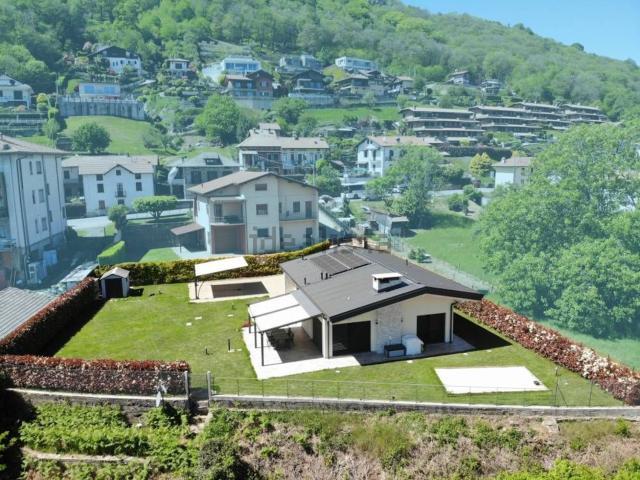 Case e ville in vendita di 140 m² in Via Alto Vergante, 28