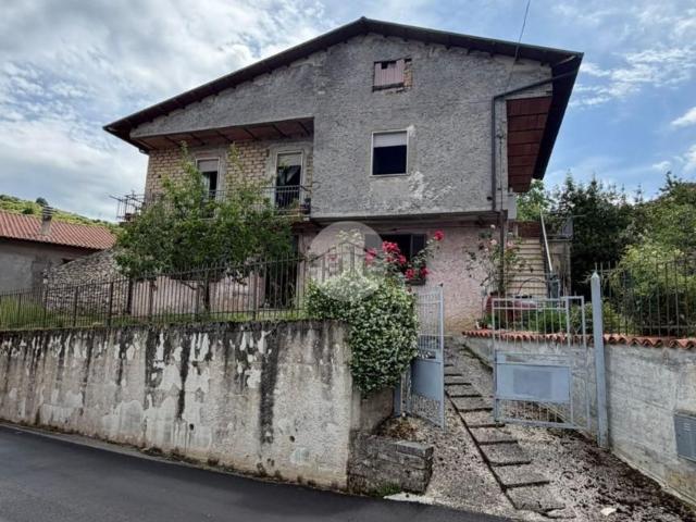 Case e ville in vendita di 140 m² in Via Alcide de Gasperi