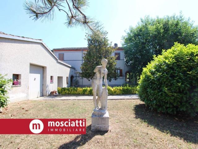 Case e ville in vendita di 140 m² in Via Aristide Merloni, 35