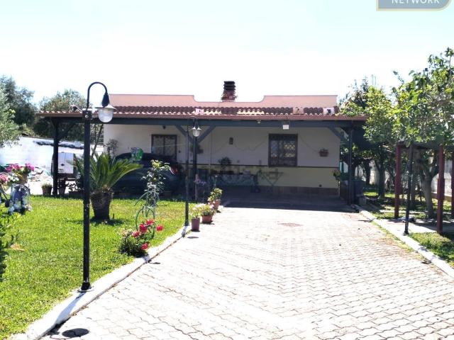 Case e ville in vendita di 140 m² in Via Beato Padre Pio