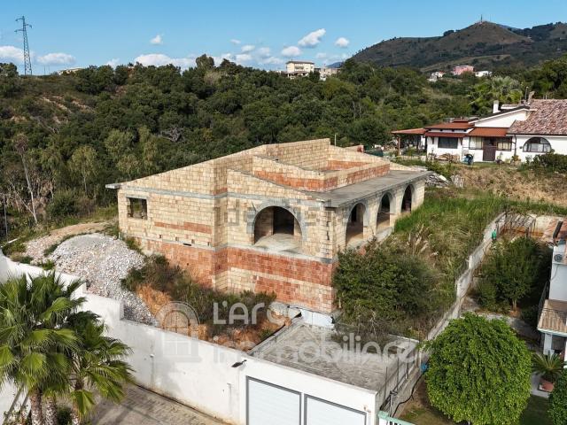 Case e ville in vendita di 140 m² in Via Giuseppe Pezzotti