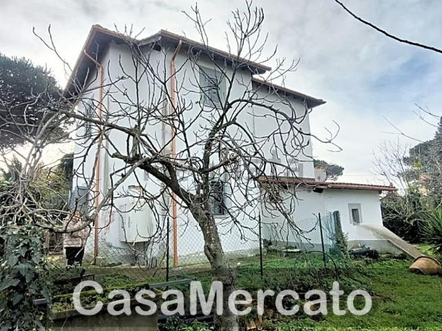 Case e ville in vendita di 140 m² in Via dei Castelli Romani
