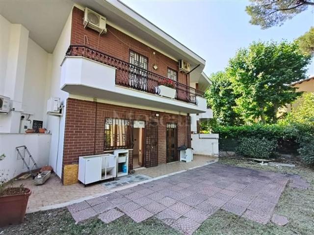 Case e ville in vendita di 140 m² in Via della Stazione di Ciampino