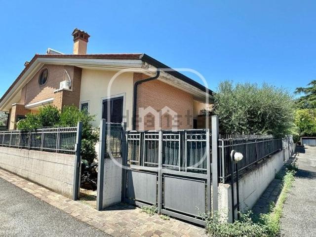 Case e ville in vendita di 140 m² in Via della Riserva Nuova