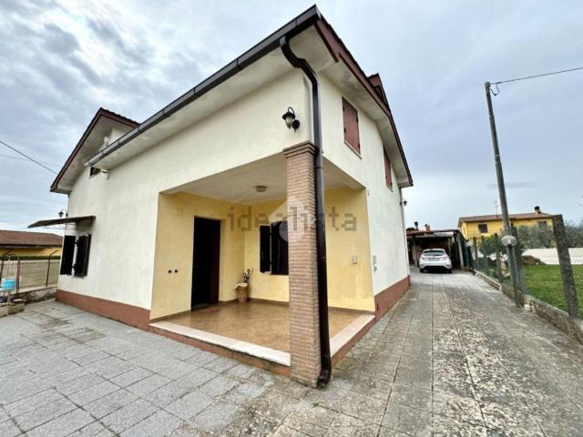 Case e ville in vendita di 140 m² in Via della Torre, 16