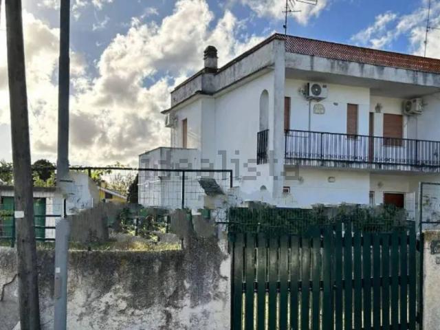 Case e ville in vendita di 140 m² in Via delle Magnolie