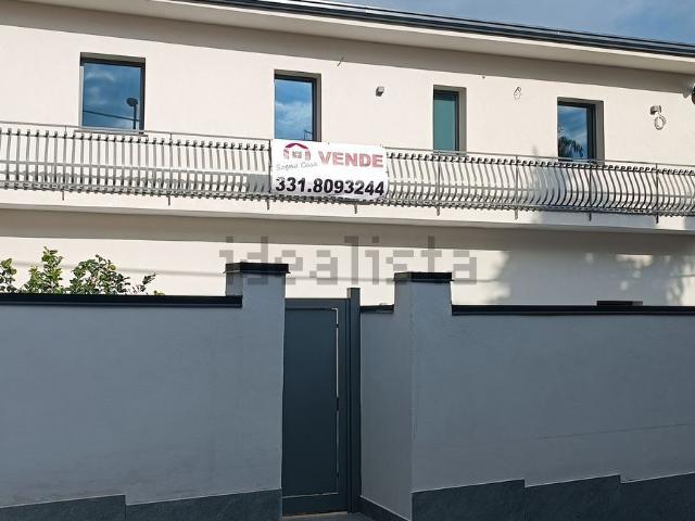Case e ville in vendita di 140 m² in Via delle Sciare, 36
