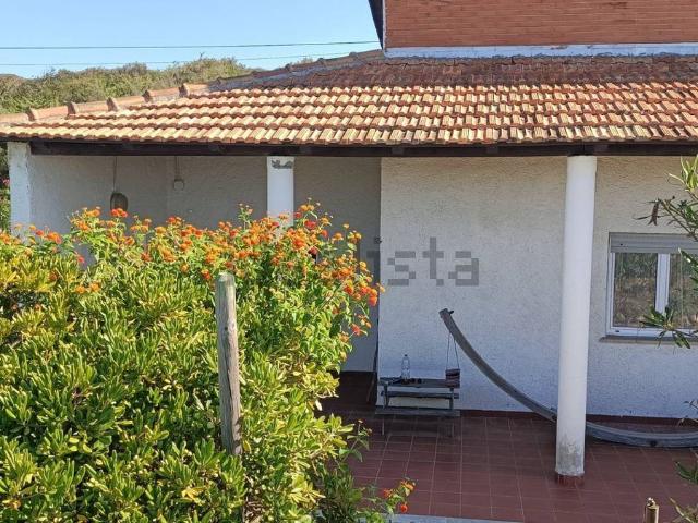 Case e ville in vendita di 140 m² in Via delle Rose