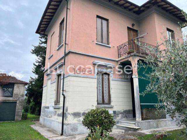 Case e ville in vendita di 140 m² in Via delle Ville Prima, 55100