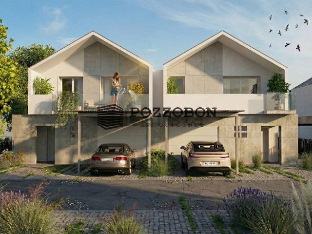 Case e ville in vendita di 140 m² in Via Feratine