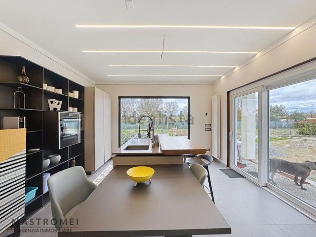 Case e ville in vendita di 140 m² in Via Lucchese Romana