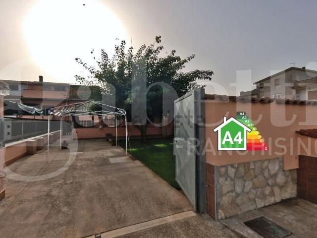 Case e ville in vendita di 140 m² in Via Mare del Margine