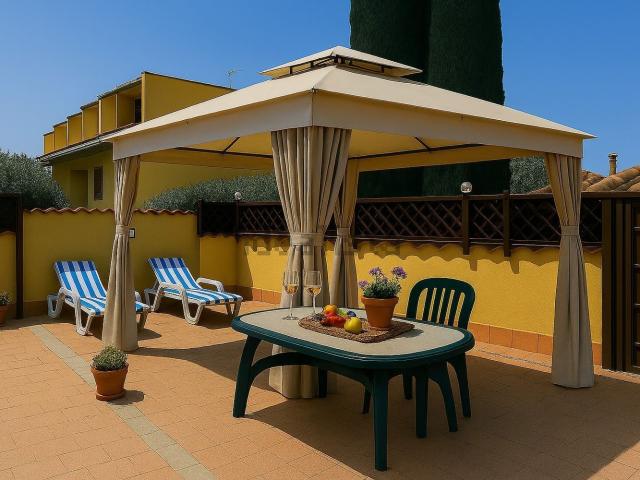 Case e ville in vendita di 140 m² in Via Nino Lamboglia