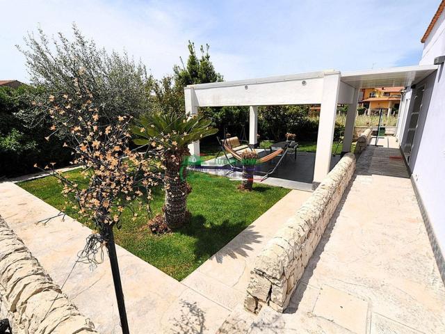 Case e ville in vendita di 140 m² in Via San Curato D&apos Ars