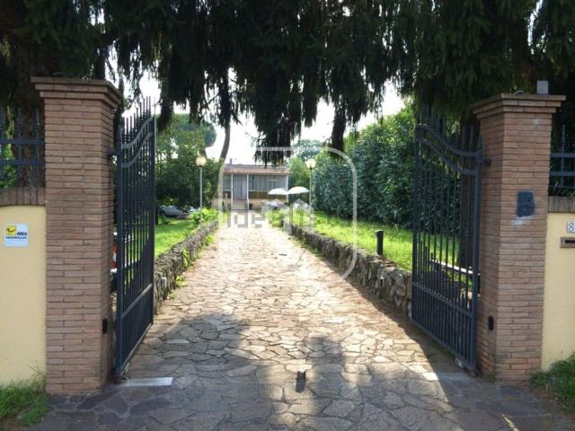 Case e ville in vendita di 140 m² in Via San Cesareo