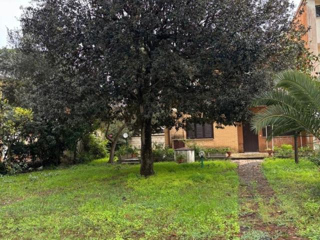 Case e ville in vendita di 140 m² in Via San Felice Circeo