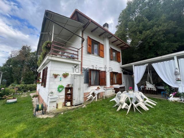 Case e ville in vendita di 140 m² in Via Spinacceto, 181
