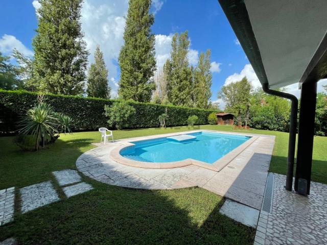 Case e ville in vendita di 140 m² in Via Po di Levante, 4