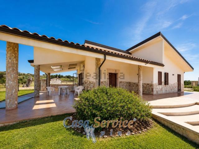 Case e ville in vendita di 140 m² in Via Provinciale Tuglie