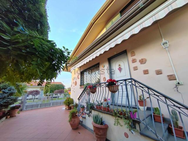 Case e ville in vendita di 140 m² in Via Romana Ovest