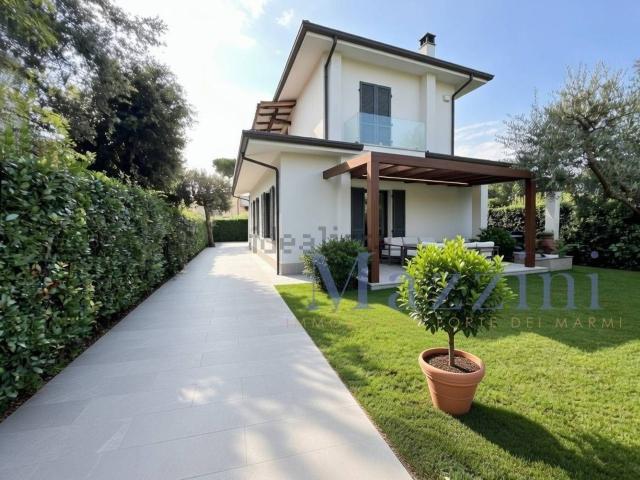Case e ville in vendita di 140 m² in Via Raffaele De Grada