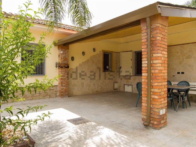 Case e ville in vendita di 140 m² in Via Tomasi di Lampedusa, 5