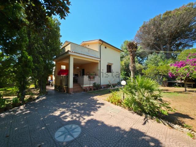 Case e ville in vendita di 140 m² in Via Tuscania, 11