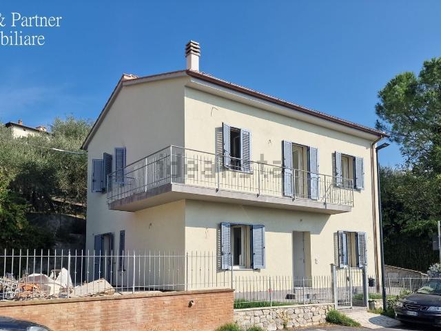 Case e ville in vendita di 140 m² in Via XXV Aprile
