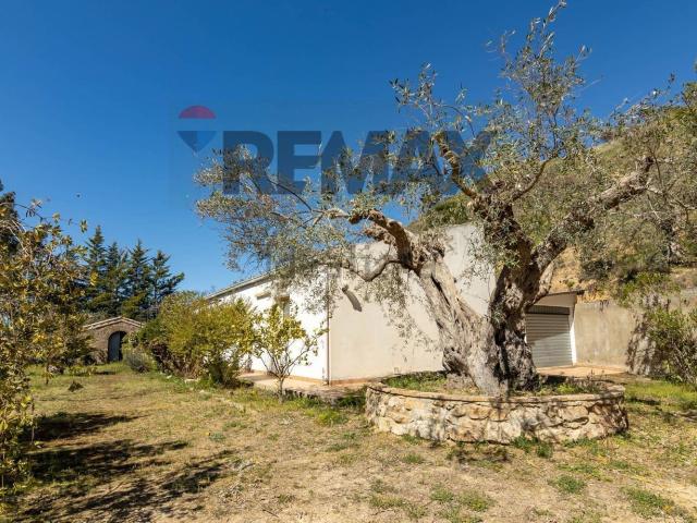 Case e ville in vendita di 140 m² in Contrada Uccelli