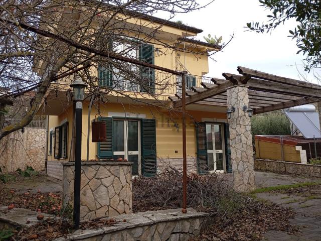 Case e ville in vendita di 140 m² in Contrada bosco