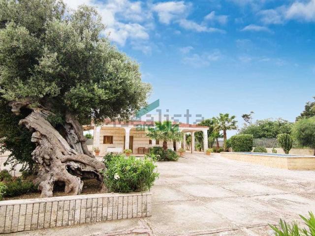 Case e ville in vendita di 140 m² in Contrada Losciale, 72