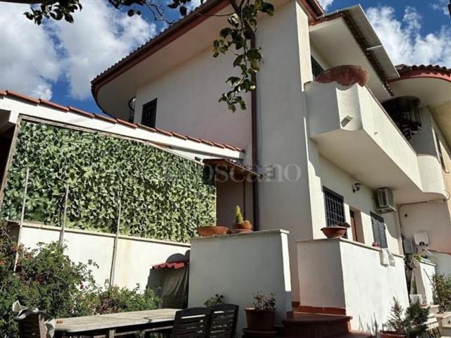 Case e ville in vendita di 140 m² in Largo Adige